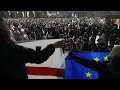 La delegazione del Parlamento europeo visita la Georgia e marcia con i manifestanti pro-Ue