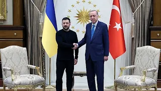 Zelensky in visita in Turchia, Erdoğan si candida a ospitare i futuri colloqui di pace