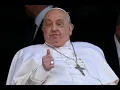 Papa Francesco saluta e benedice i fedeli dal policlinico Gemelli