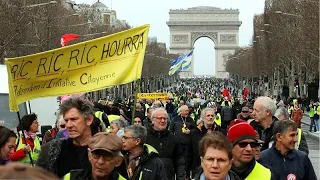 STEADFAST GROUP LIMITED Yellow vest protests steadfast for 17th consecutive week in face of Macron&#39;s &#39;grand debate&#39;