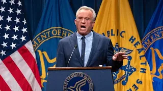 Usa, Robert Kennedy licenzia i membri del comitato consultivo sui vaccini: &quot;Conflitti di interesse&quot;