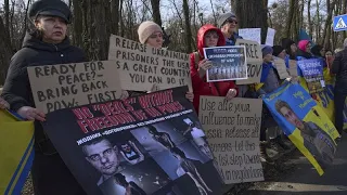 RALLY Protesters rally outside US embassy in Kyiv in support of prisoners of war