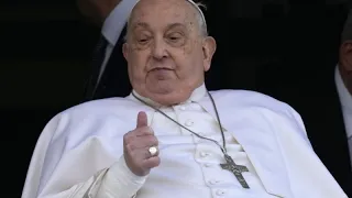 Papa Francesco si affaccia dal Gemelli e poi torna a Santa Marta: &quot;Grazie a tutti&quot;