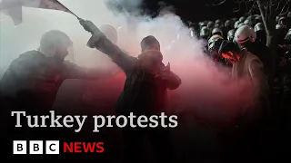 Thousands  protest in Turkey as leading political rival of President Erdogan is jailed | BBC News