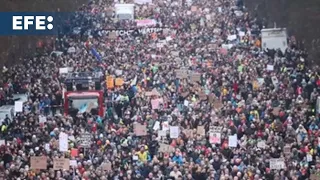 Unas 160.000 personas protestan en Berlín contra el giro político a la derecha