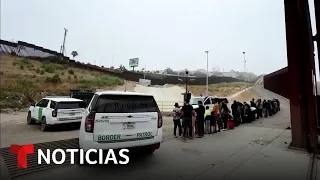 Reportan que el Gobierno le ordenó a ICE rastrear y deportar a niños migrantes | Noticias Telemundo