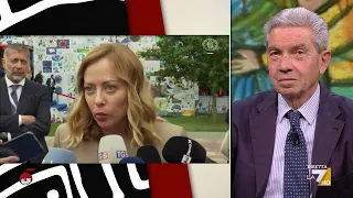 Padellaro: “Meloni non ama le domande dei giornalisti, ama i microfoni però”