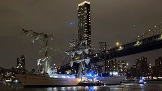 Segelschiff kollidiert mit Brooklyn Bridge in New York: Wie konnte es zu dem Unfall kommen?