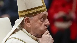 Le pape François se blesse au bras droit après une nouvelle chute