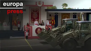 DIA Miles de personas salen a las calles para celebrar junto a Reyes el Día de las Fuerzas Armadas