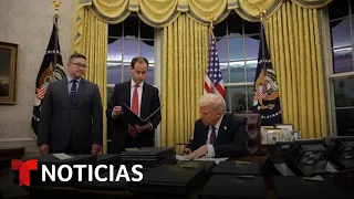 DIA Trump firma más órdenes ejecutivas en la Oficina Oval en su primer día en la presidencia