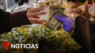 La inflación no deja de subir y los mayores aumentos son en vivienda y comida | Noticias Telemundo