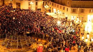 Valencia: decine di migliaia in piazza contro il governo a tre mesi dalle alluvioni