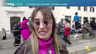 La piazza &#39;transfemminista&#39; dell&#39;8 marzo contro le armi