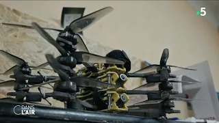 L&#39;Ukraine est passé maître en matière de production de drones - reportage #cdanslair 02.05.2025