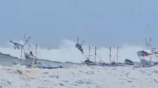 Des vagues énormes frappent les côtes du Pérou