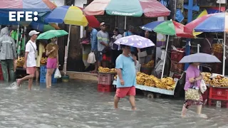 Filipinas cierra escuelas y cancela decenas de vuelos ante la cercanía del ciclón Emong