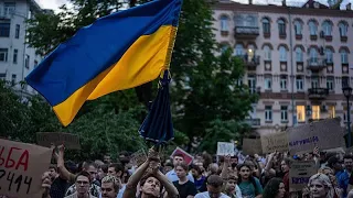 Migliaia di persone protestano in Ucraina contro una legge che indebolisce le agenzie anticorruzione