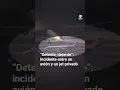 Así fue el momento en que un jet privado parece acercarse a un avión que despegaba