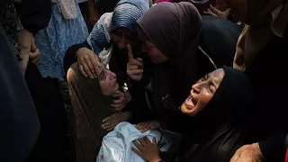 Gaza: decine di palestinesi uccisi nei pressi dei centri aiuti