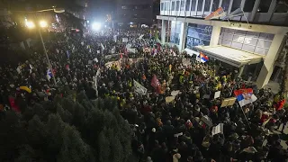 Thousands protest outside Serbia&#39;s state TV accusing it of pro-government bias