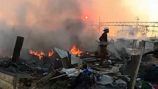 Feuer vernichtet ein ganzes Viertel in Johannesburg