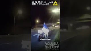 Arrestan a policía por manejar con una licencia modificada