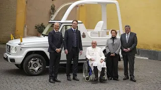 MERCEDES-BENZ GRP NA O.N. El Papa Francisco estrena el primer papamóvil eléctrico: Mercedes-Benz Clase G