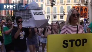 Miles de personas claman contra el turismo masivo en Barcelona, Palma y otras ciudades