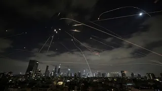 Neue Angriffe: Israel trifft Live-Übertragung im iranischen Fernsehen