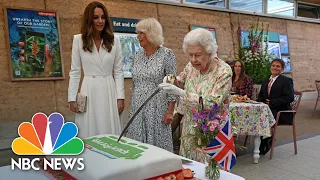 SWORD GROUP Queen Insists On Using A Sword To Cut Cake At Meeting Of G-7 Leaders