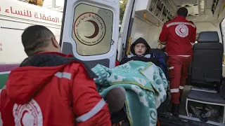 Striscia di Gaza, evacuati primi pazienti dal valico di Rafah per ricevere cure in Egitto