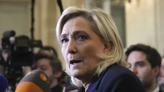 Le Pen: Misstrauensvotum schützt Frankreich vor &quot;gefährlichem&quot; Haushalt