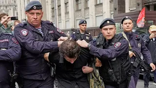 New Russian law criminalises searching for online content deemed &#39;extremist&#39;