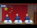 China presenta a los astronautas de la misión Shenzhou-20, que despegará este jueves