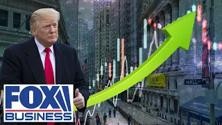 &#39;HUGE&#39;: Economist shows impact of Trump deregulation on US economy