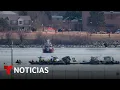 Continúa la operación de recuperación de restos del avión en el río Potomac