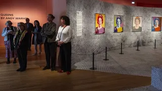 Pays-Bas : une sérigraphie de la reine Béatrix réalisée par Andy Warhol mise aux ordures à...