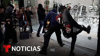Manifestantes enmascarados desatan caos en protesta contra la gentrificación en Ciudad de México 