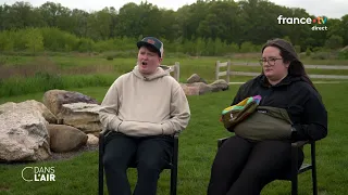 Aux États-Unis, les transgenres de plus en plus menacés - Reportage #cdanslair du 12.06.2025