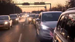 Stau-Chaos in Österreich: Grenzort sperrt Straße wegen zu vieler Pendler aus Ungarn