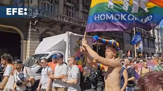 La organización del Orgullo cifra en 200.000 los asistentes a la marcha vetada por Orbán