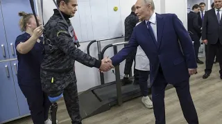 &quot;Todo estará bien&quot;: Putin visita a los soldados heridos en un centro de rehabilitación