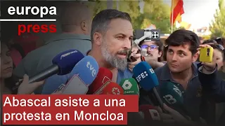 Abascal asiste a la protesta en Moncloa para denunciar al &quot;gobierno corrupto&quot;