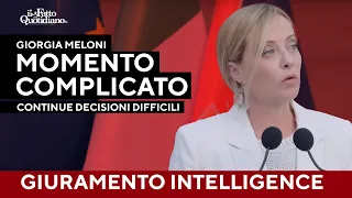 Meloni e la metafora del paracadute al giuramento dell&#39;intelligence: &quot;Momento complicato&quot;