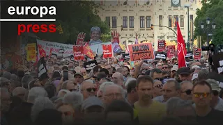 Asociaciones de víctimas recorren València con gritos &quot;El &#39;president&#39; a Picassent&quot; por la DANA