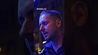 »Ich habe das gefunden« – Alltag der Polizei im Frankfurter Drogenhotspot | SPIEGEL TV Shorts