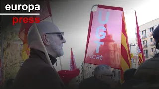 CC.OO. y UGT reúnen a unas 300 personas en el centro de Barcelona por &quot;los derechos de la gente