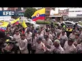 Al grito de "¡Fuerza, Miguel!", militares retirados se suman a la vigilia por Uribe Turbay