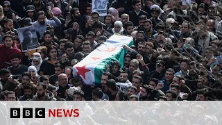 Hundreds gather in Damascus for Syrian activist&#39;s funeral | BBC News